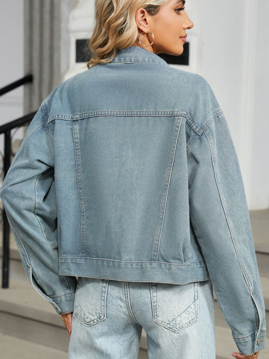 womens cropped denim jacket​

